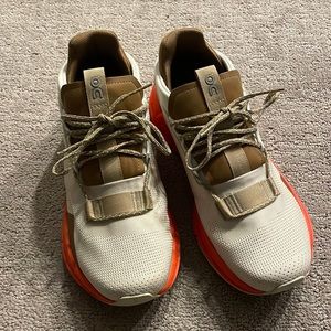 Worn once! On cloud Cloudnova sneaker. True to size. Very comfortable.